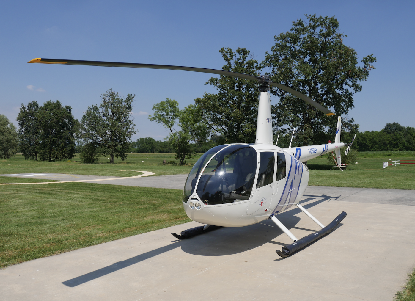 Robinson R44
